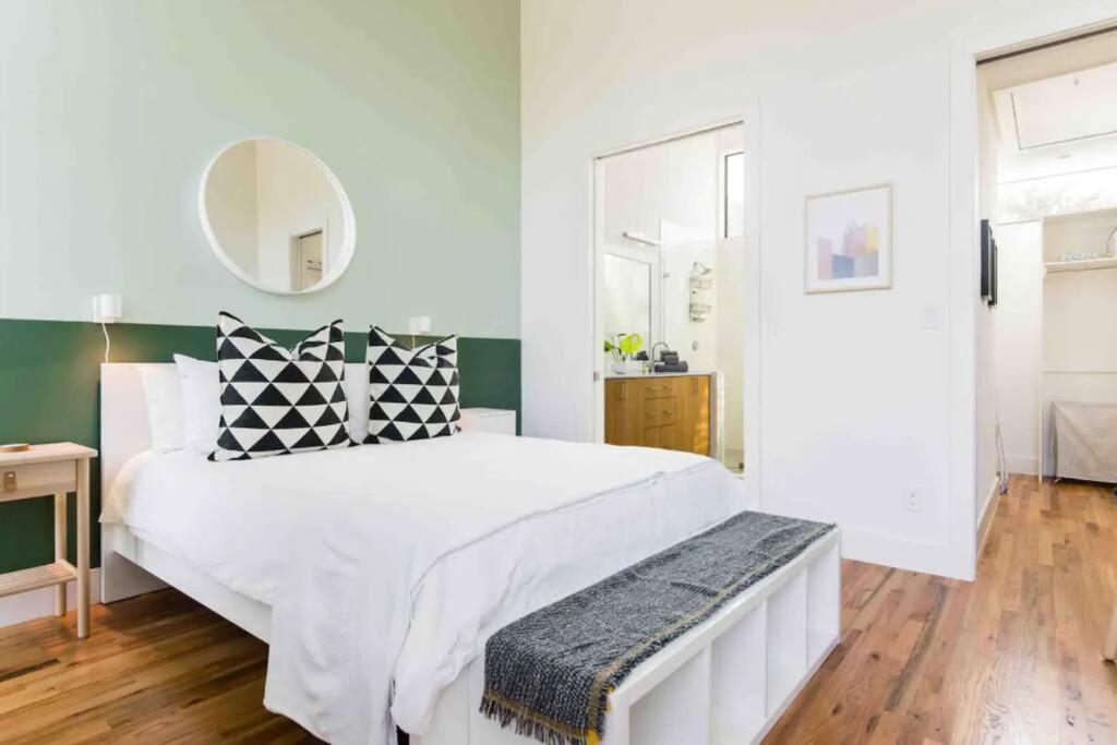 Glamorous Perfectly Located Luxury 2 Bed Townhome Dallas Eksteriør billede